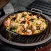 Paella pan op BBQ